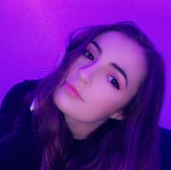 Meet your Posher, Gillian - Picture 1 of 1